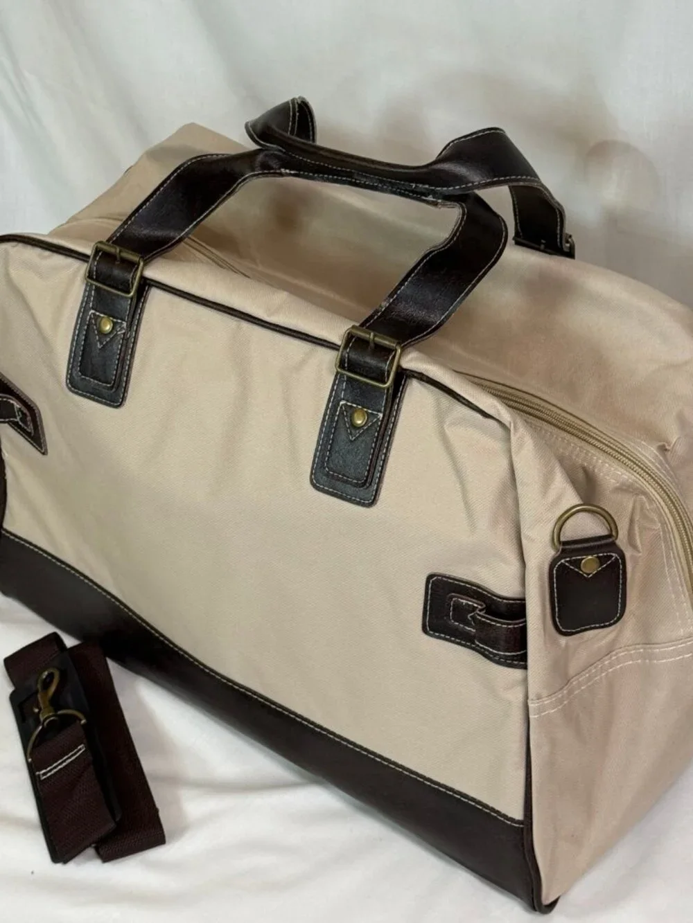 NWT GNBI Duffle Gym Carry On Weekender Travel Bag - Tan and Brown - Nice!